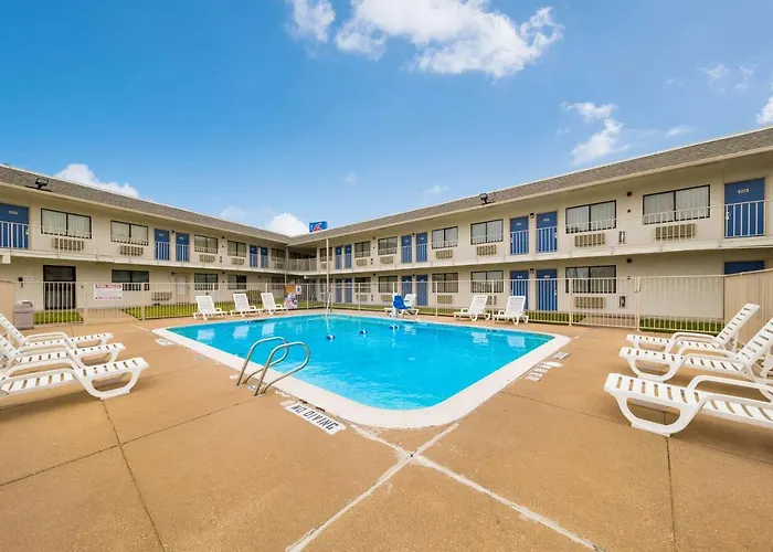Motel 6-Greenville, Tx