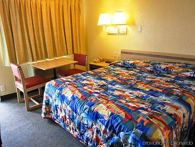 Hotel 6-greenville, Tx 2*