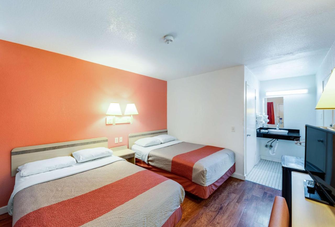 Hotel 6-greenville, Tx