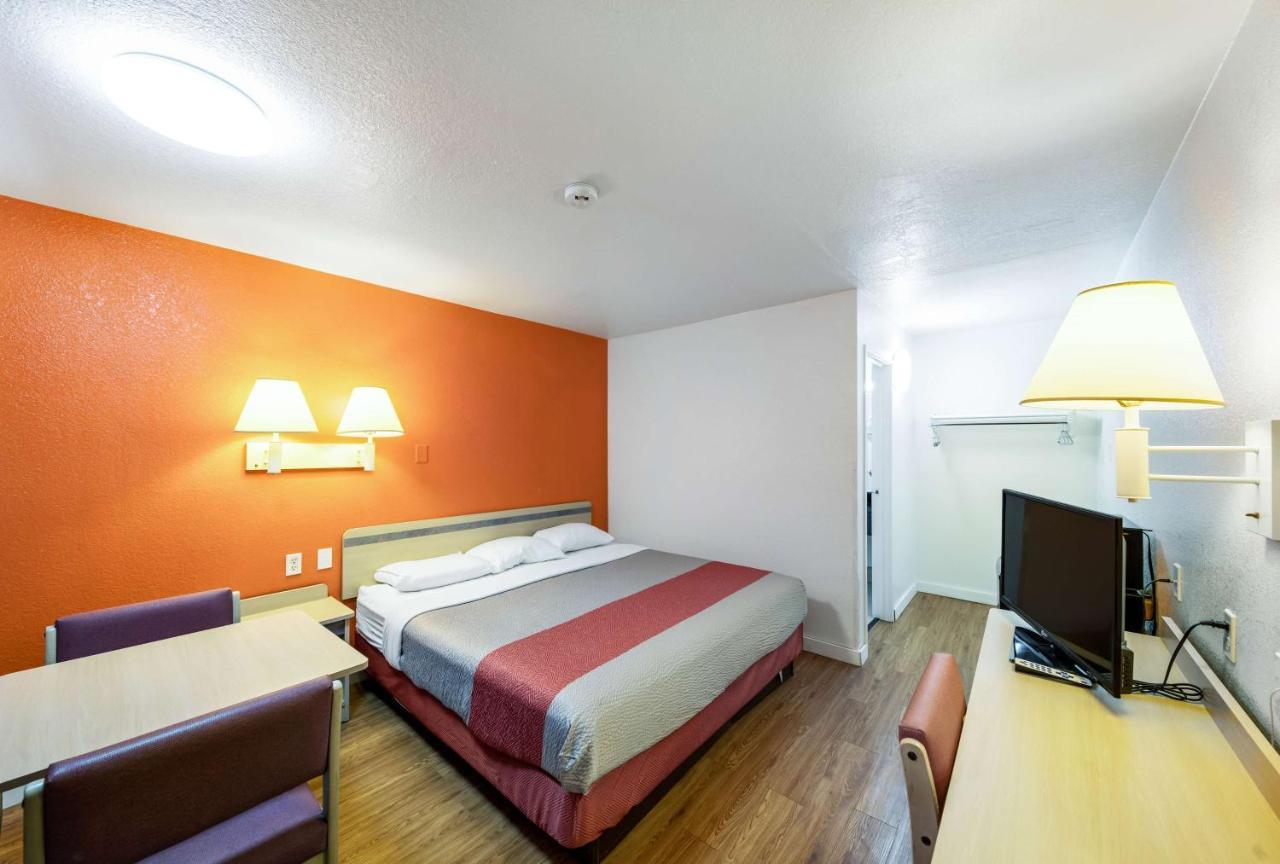 Hotel 6-greenville, Tx 2*